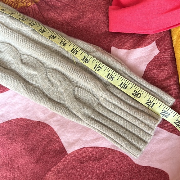 Banana Republic Wool Cable Knit Sweater - Picture 10 of 11